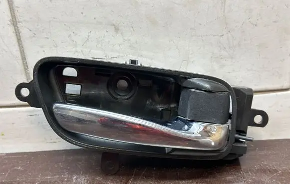 Renault Koleos II Rear door interior handle trim 