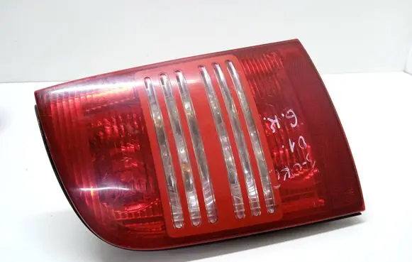 Skoda Octavia Mk1 (1U) Rear/tail lights 1U9945095 1U9945111