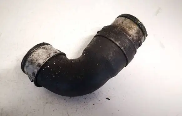 Volkswagen Touran I Intercooler hose/pipe 1T0145790B 038131111a