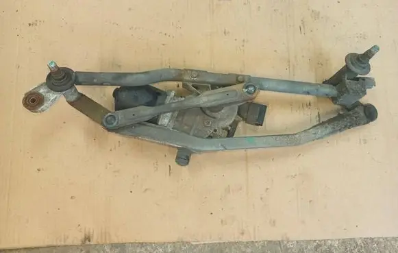 Renault Latitude (L70) Front wiper linkage and motor 288000010R