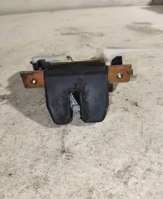Loading door lock
