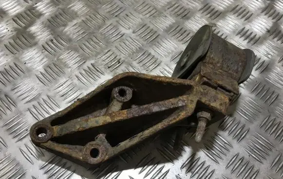 Suzuki Swift I Engine mount bracket 1165163j00 11651-63j00