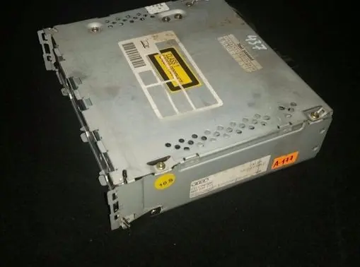 Audi A4 S4 B6 8E 8H CD/DVD changer 8E0035111