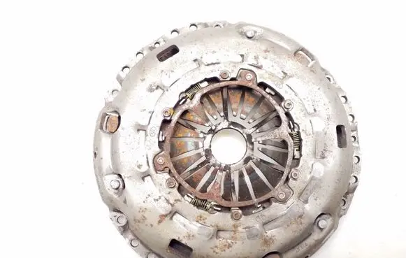 Volkswagen Touran I Pressure plate 03G141025F