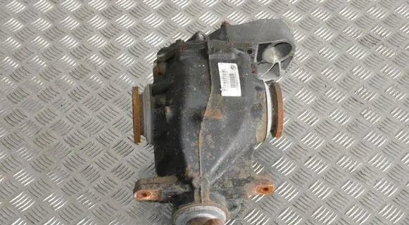 BMW 3 E90 E91 Rear differential 7598855