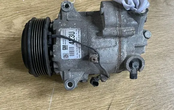 Opel Zafira C Air conditioning (A/C) compressor (pump) 39029423