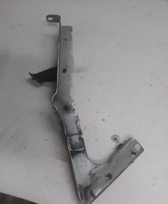 Audi A5 8T 8F Fender mounting bracket 8T0821135