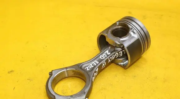 Subaru Legacy Piston with connecting rod 