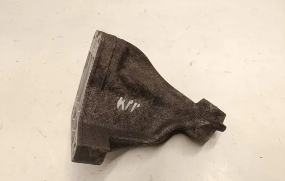 Mercedes-Benz CLS C219 Engine mounting bracket A6422230004