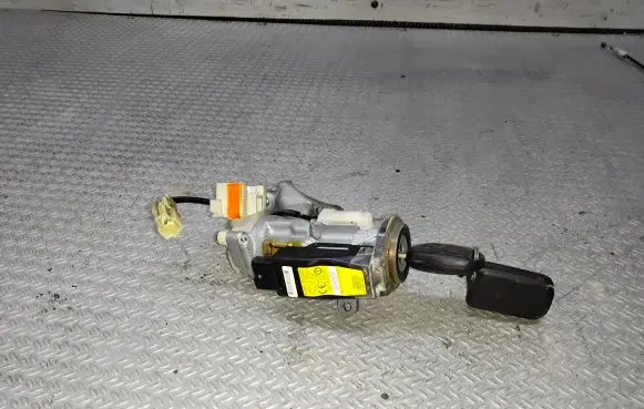 Toyota Avensis Verso Ignition lock 45020287