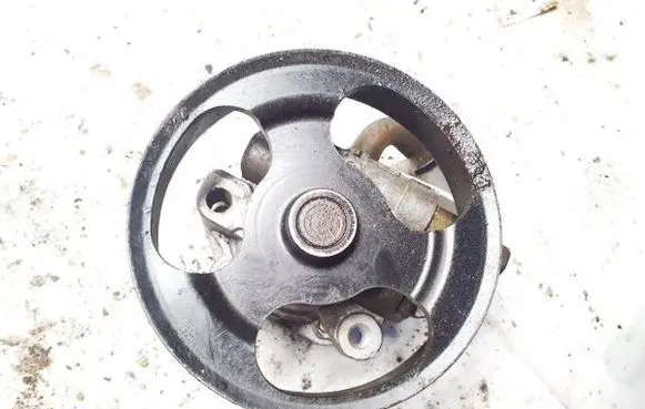 Mazda 3 I Power steering pump 8x10858