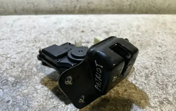 Jeep Patriot Loading door lock 