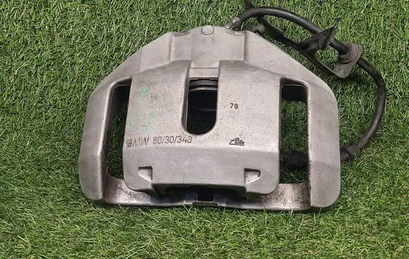BMW 5 E60 E61 Front brake caliper 6030348
