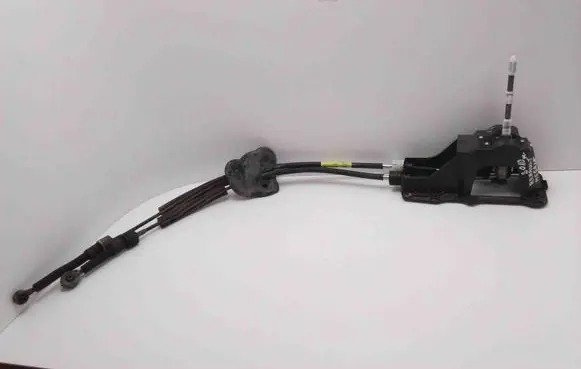 Renault Megane III Gear shift cable linkage 8201062921