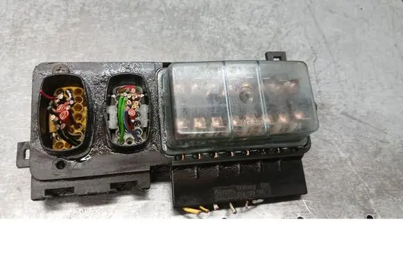 Volkswagen Polo II 86C 2F Fuse box set 867972505