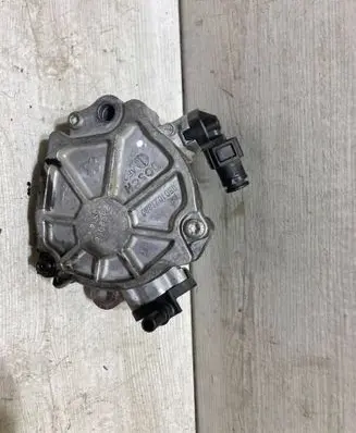 Ford Focus Vacuum pump 9804021880