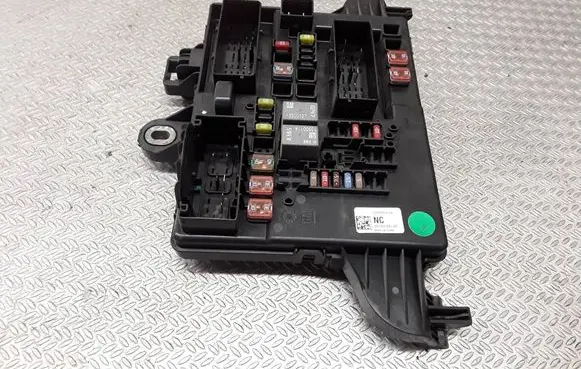 Opel Insignia A Fuse module 13277319 08170204109