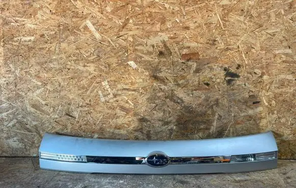 Subaru Legacy Trunk door license plate light bar 91711AG040