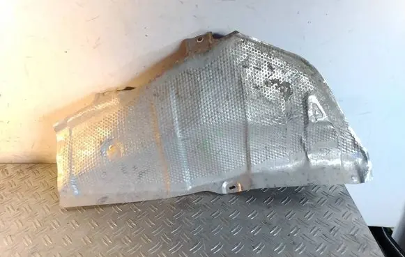 Toyota RAV 4 (XA40) Exhaust heat shield 