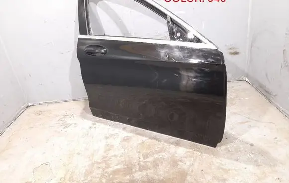 Mercedes-Benz C W205 Front door 2057220210 2057200205