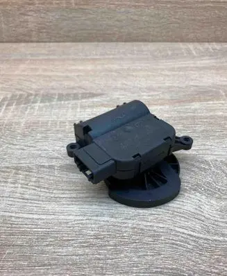 Audi A4 S4 B6 8E 8H Air flap motor/actuator 8E2820511C 0132801310