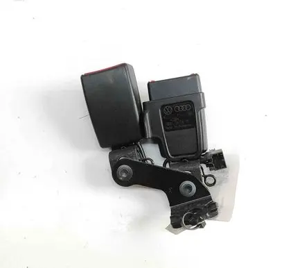 Middle seatbelt buckle (rear)