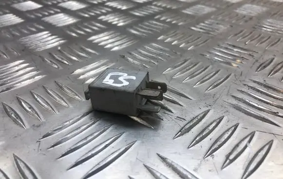 Volkswagen PASSAT B6 Other relay 1K0951253