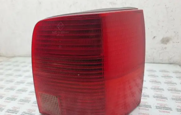 Volkswagen PASSAT B5 Rear/tail lights 3B9945112J