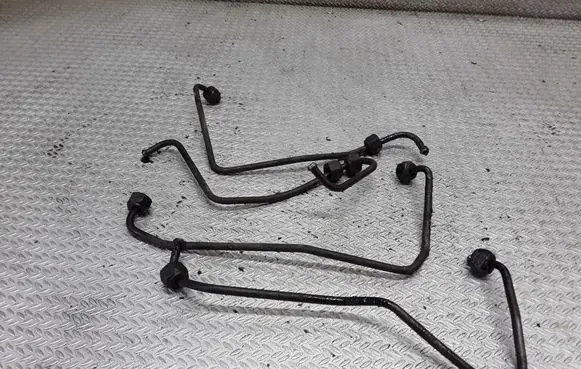 Fuel injector supply line/pipe