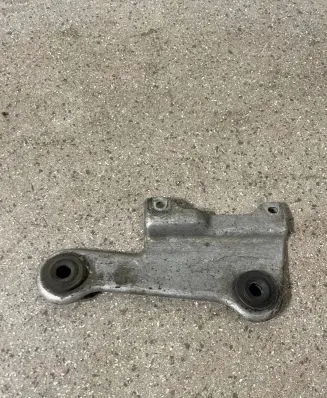 Audi A8 S8 D4 4H Intercooler pipe mounting bracket 4H0145842D