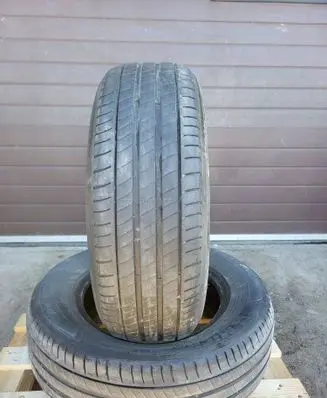 Volkswagen Golf V R16 summer tire