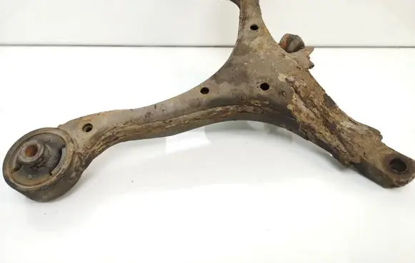 Honda CR-V Front lower control arm/wishbone