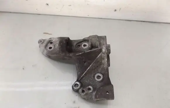 Mazda 2 Generator/alternator bracket 