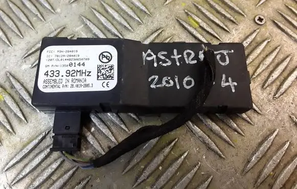 Opel Astra J Door central lock control unit/module 13500144