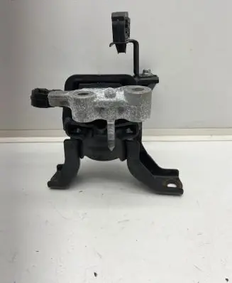 Toyota Auris E180 Engine mount bracket