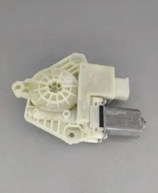 BMW 5 G30 G31 Front door window regulator motor 7455082 C35316105