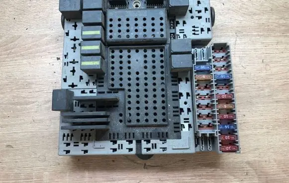 Volvo S40 Fuse module 8676286