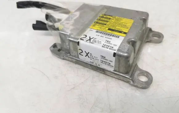 Toyota Avensis T250 Airbag control unit/module 8917005220 215955102