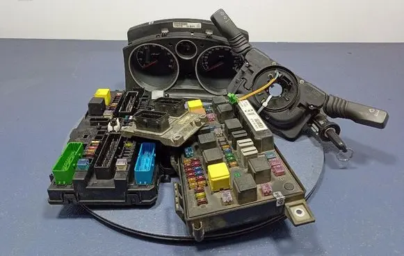 Opel Astra H Engine control unit/module ECU 24420562