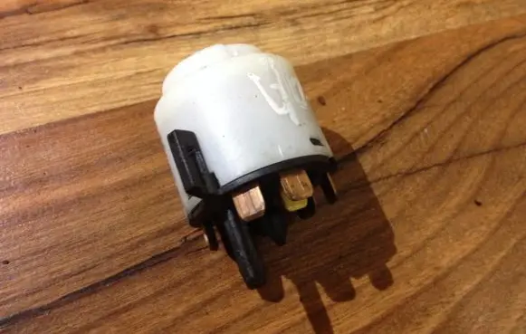 Volkswagen PASSAT B5 Ignition lock contact 4b0905849