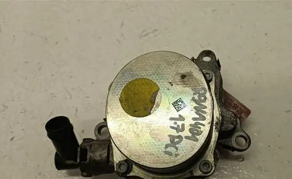 Nissan X-Trail T32 Vacuum pump