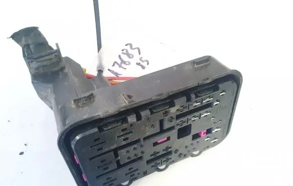 Volkswagen PASSAT B6 Fuse box set 15345251