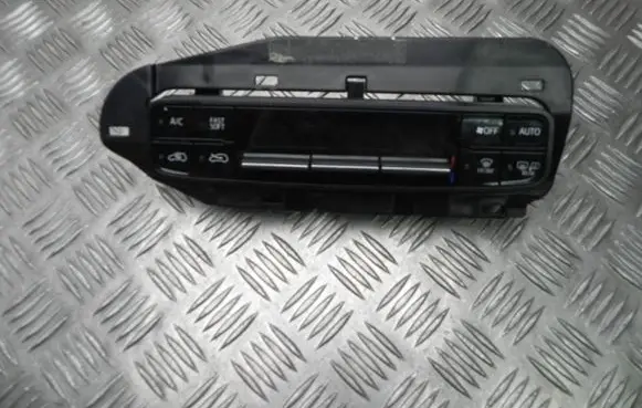 Toyota Auris E180 Climate control unit 5546802040 Y857