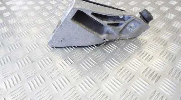 BMW X5 E70 Engine mounting bracket 6772680