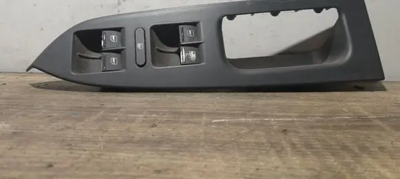 Volkswagen Touran I Electric window control switch