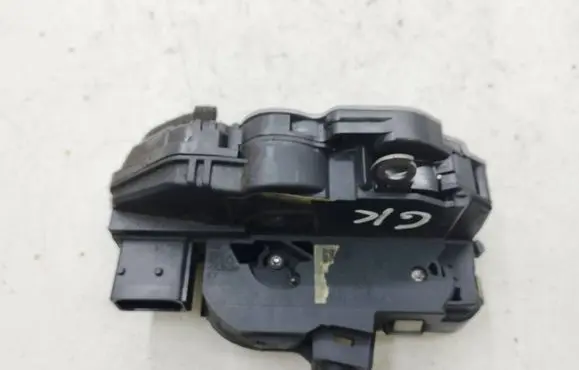 Opel Zafira C Rear door lock A081876