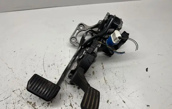 Volvo S80 Brake pedal 282213B
