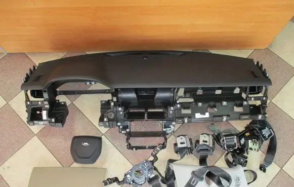Land Rover Discovery Sport Radio/GPS head unit trim