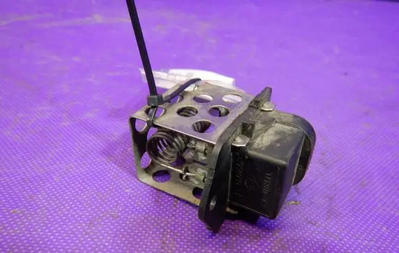 Nissan Micra Heater blower motor/fan resistor 8200045082