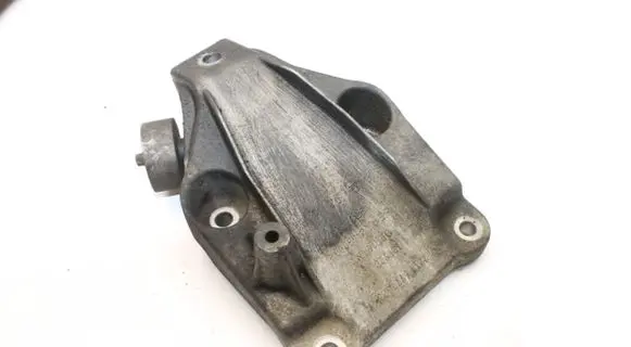 BMW 5 F10 F11 Engine mounting bracket 6777623